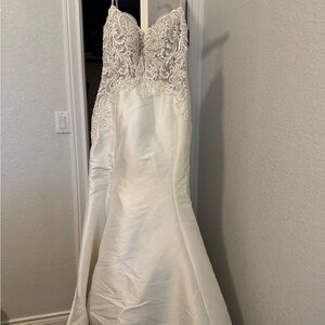 Maggie Sottero Ivory Bridal Gown and Veil